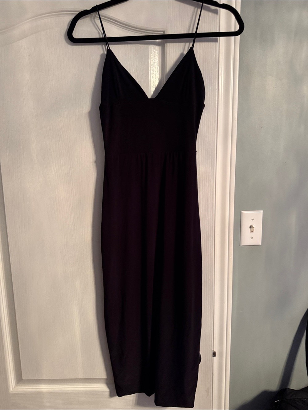 Slinky Minimal Black Midi Slip Dress with V-Neck and Thin Straps